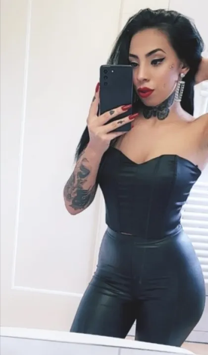Issa escort profile in Solingen